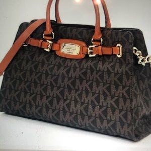 Michael Kors Large Signature. Almost new.